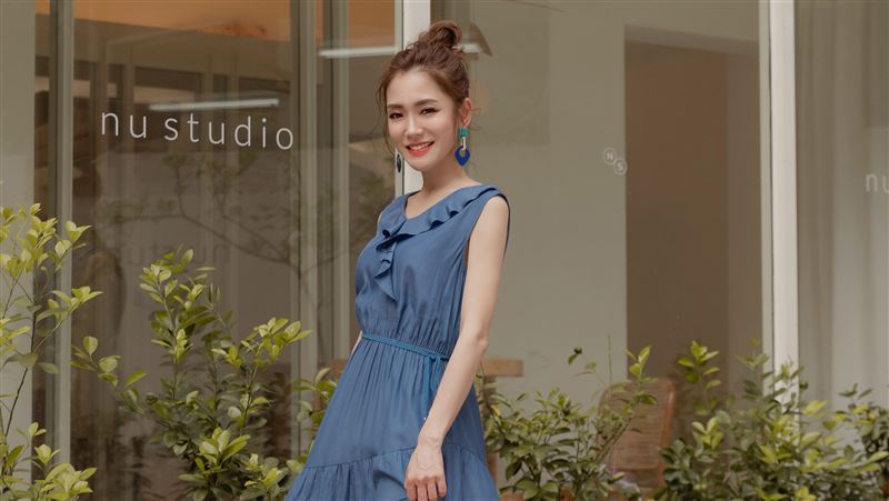 瘦到直角肩！楊千霈減齡穿搭網驚少女