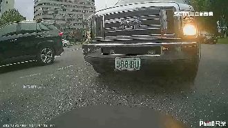 重機圓環禮讓遭撞　後車無肇責原因曝