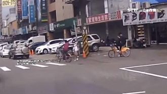 等紅燈遭襲胸　單車男伸狼爪行人嚇壞