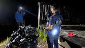 阿里山眠月線封閉  山老鼠盜伐扁柏（1）保七總隊第七大隊3月30日查獲2名山老鼠趁阿里山眠月線封閉，潛入盜伐珍貴國有林木。（保七總隊第七大隊提供）中央社記者蔡智明傳真  110年4月1日