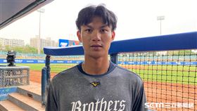 岳政華今天升上一軍。（圖／記者王怡翔攝影）