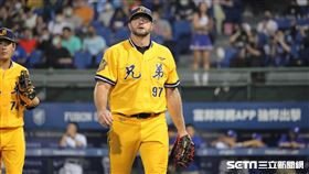 ▲中信兄弟先發投手萊福力2.2局失4分退場。（圖／記者劉彥池攝影）