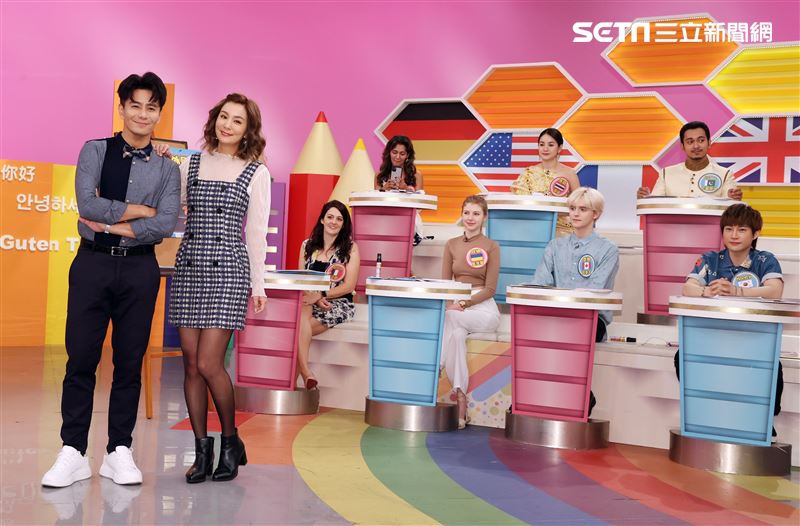 莎莎、郭彥均「WTO姐妹會」開棚。（記者邱榮吉/攝影）