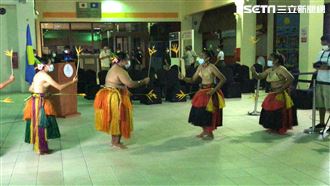 台灣首發團嗨了！帛琉草裙舞熱情迎客