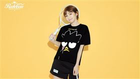 曾智希接下品牌大使，詮釋跩跩酷企鵝聯名商品。（圖／ROCKCOCO提供）