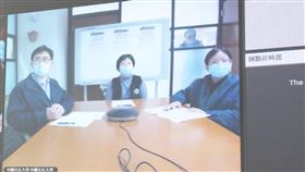 離島視訊面試  對答有眉角（1）大學甄試離島視訊面試擴大辦理，文化大學教師與離島學生進行視訊面試，師生可透過螢幕看到對方並進行問答，考生除了臨場反應，也要注意表情、眼神及不自覺的小動作。（文化大學提供）中央社記者許秩維傳真  110年4月2日