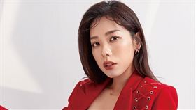 林可彤挺著一顆7個月大的孕肚，牽著3歲兒子Adam登上《媽媽寶寶》封面。（圖／媽媽寶寶提供）