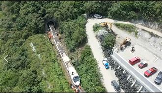 新／駕駛偵訊中！疑未拉手煞車釀慘劇