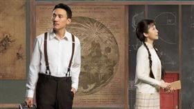 張震與女主角蕭艾同台飆戲。（圖／翻攝自表演工作坊臉書）