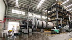 北京涉疫廢棄物處置點  指定由台企專業處理台資企業北京潤泰環保科技有限公司是北京市政府唯一指定的COVID-19醫療廢棄物、垃圾定點處置單位。目前，共有4套系統24小時運作，以攝氏1400度高溫焚化涉疫廢棄物。圖為北京潤泰焚燒疫情廢棄物的爐具間。中央社記者繆宗翰北京攝  110年4月3日