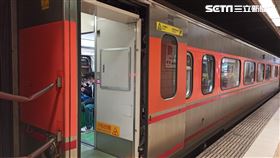 板橋站/自強號/火車/台鐵(記者陳弋攝影)