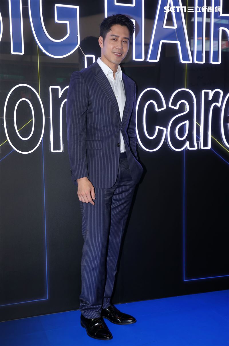 胡宇威法國頂級髮肌保養品牌一日店長。（記者邱榮吉/攝影）