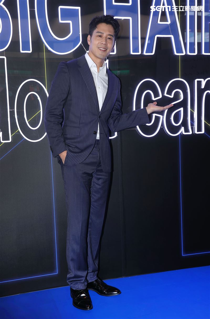 胡宇威法國頂級髮肌保養品牌一日店長。（記者邱榮吉/攝影）