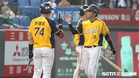 ▲中信兄弟8局上單局6支安打攻下6分。（圖／記者劉彥池攝影）
