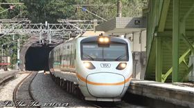 太魯閣408次列車出軌前10分鐘最後身影，司機員袁淳修、助理司機員江沛鋒，武塔站，(圖／鐵道迷林劭劭授權使用）