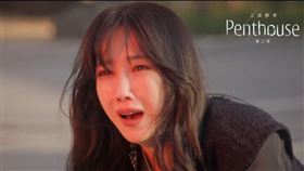 《上流戰爭2》結局出乎意料！李智雅目睹愛人羅根·李被炸飛。（圖／愛奇藝國際站提供）