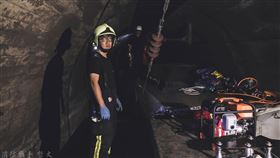 參與太魯閣號救援任務的義消蔡哲文，他的外甥女也在第八節車廂罹難。（圖／義消蔡哲文授權提供）