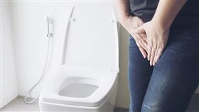 ▲尿尿,尿急,上廁所,撒尿,男生廁所,廁所。（示意圖／翻攝自Pixabay）