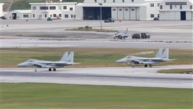 日本戰機半年緊急升空371次　6成為應付共機日本防衛省公布，航空自衛隊為因應可能侵入領空的外國飛機，今年4到9月緊急升空攔截371次，與同期相較少了99次，但63%的升空攔截是為應付中國軍機。圖為2017年12月日本那霸基地準備升空的空自F-15戰機。中央社記者陳亦偉攝　109年10月9日