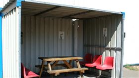 吸菸區
https://www.flickr.com/photos/uitdragerij/3555985109/in/photolist-6qemu6-3jDLNd-TounhP-cY7KeC-dQ2xux-2c4ER72-h32MBp-buQ6x-o8ZKKg-ZzFRDE-cY7KkU-cY7KqW-eehibx-91X6dL-oKFNLu-aWM5Pk-8sePLn-76fF4o-76bM