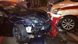 疑凌晨尬車釀禍　半路攔車砸3人受傷