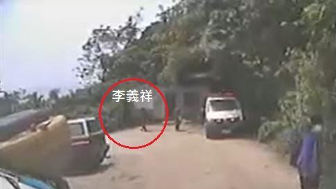 拍到工程車停邊坡！他：車門疑似沒關