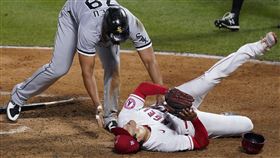 大谷翔平本壘攻防戰遭鏟退場。（圖／美聯社／達志影像）