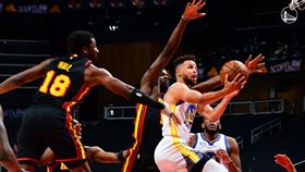 Stephen Curry此役復出繳出全場最高的37分。（圖／翻攝自勇士官方推特）