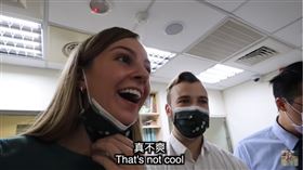 莫彩曦賣「求婚鑽戒」！當鋪一驗：假的　老公花10萬臉垮▲。（圖／翻攝自莫彩曦Hailey YouTube）