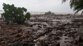 印尼東努沙登加拉省豪雨災情慘重