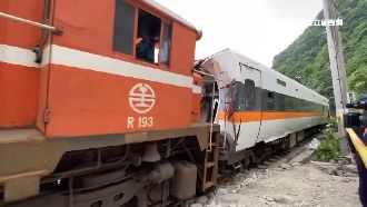 趕工清空隧道　估3天內拖離殘破車廂