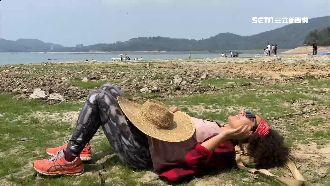 九蛙全露不夠乾？日月潭現「大草原」