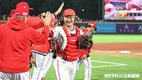 ▲味全龍捕手蔣少宏敲出生涯首轟！單場2分打點獲選MVP。（圖／記者劉彥池攝影）
