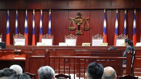 大法官年改釋憲說明會　提案立委未出席司法院大法官會議受理立法委員林德福等人提出公務員、教師年改的聲請釋憲案，15日舉行公開說明會，但聲請釋憲的多位立委未出席，聲請人席空無一人。中央社記者林長順攝　108年5月15日