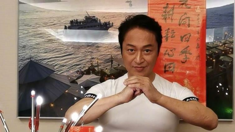 59歲馬景濤不服老　浮誇洞洞褲惹議