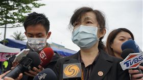 檢方說明台鐵太魯閣號事故最新進度花蓮地檢署檢察長俞秀端（前右）5日上午說明台鐵太魯閣號事故最新進度，並表示後續一定會盡全力把事故釐清，還給死者、傷者一個公道。中央社記者李先鳳攝  110年4月5日