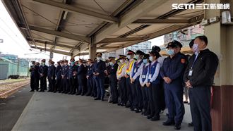 袁淳修骨灰回家！同仁列隊：任務結束