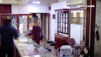賊戴金項鍊拔腿奔　僅逃百米狼狽落網