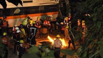 工人圍圈淚燒紙錢！第八節車廂拖出了