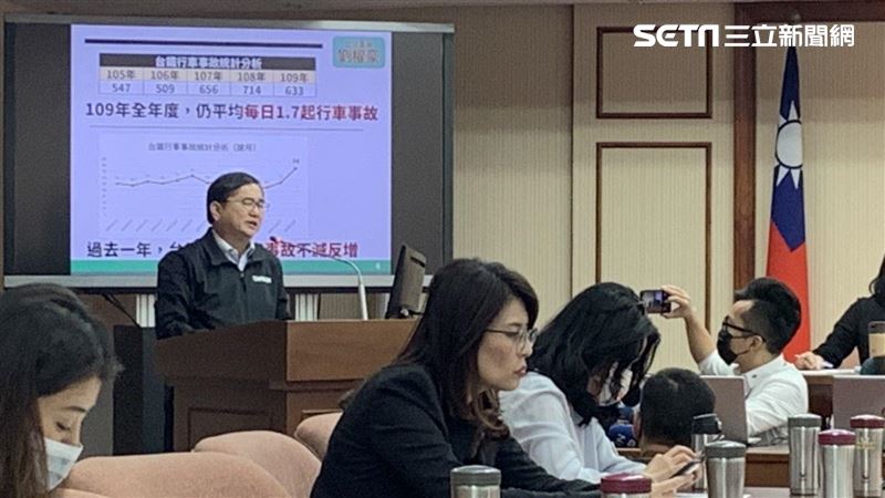 「為什麼又是東部？」立委淚灑立法院