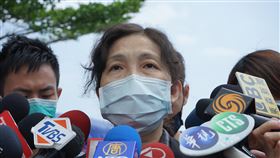 太魯閣號事故　檢方：已掌握相關紀錄仍在解讀中花蓮地檢署偵辦台鐵太魯閣號事故案，檢察長俞秀端（中）6日指出，已掌握相關紀錄仍在解讀中，檢方已陸續傳訊超過10人，由於在場不只有涉肇事的李義祥1人，未來也不排除增加聲押人數。中央社記者張祈攝  110年4月6日