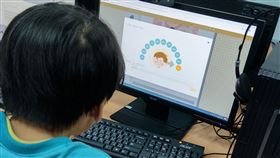 ▲電子白板導入留言板，透過互動、分享與共創元素，培養社會情緒學習能力。（圖／《漫話科技》提供）