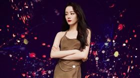 中國女星迪麗熱巴上直播宣傳新戲。(圖/嘉行迪麗熱巴工作室)