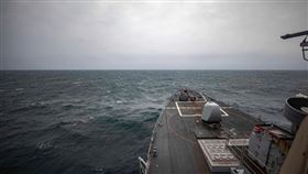 USS John S. McCain驅逐艦馬侃號 (DDG 56)通過台灣海峽（圖／翻攝自第七艦隊官網）