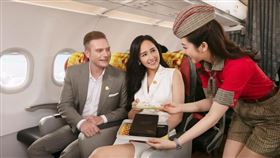 ▲空姐；空服員；優質服務（圖／越捷航空提供）
