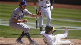 包爾處理本壘不及。（圖／美聯社／達志影像）