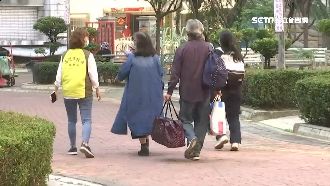 吳享宸頭七追思　單親母偕父一家團聚