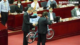 王世堅議員質詢台北市長柯文哲(圖／記者劉懿萱攝影）