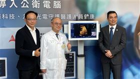 台大醫院今宣佈，工業電腦廠凌華、面板廠友達合作，捐助台大醫院20台防疫公衛電腦。（圖／記者簡浩正攝影）