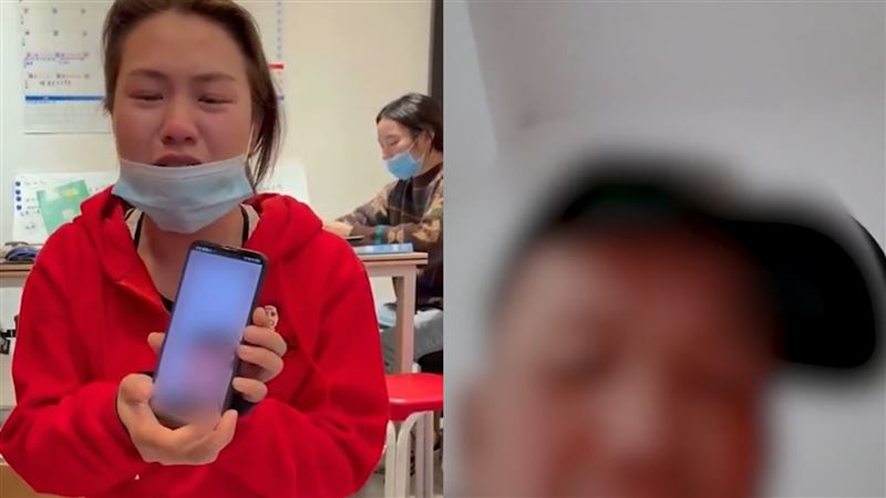 老翁撿到手機狂自拍　女失主下跪痛哭